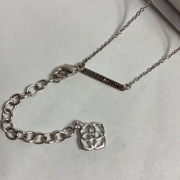 Kendra Scott Ari heart pendant necklace and stud earrings gift set - Picture 5 of 6